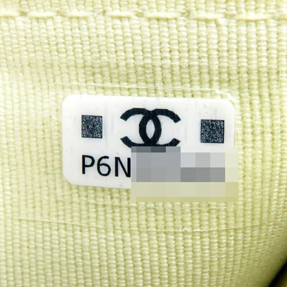 CHANEL White Caviar Leather Wallet
